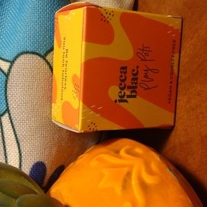 Jecca blac. Play Plots Gold Touch Shimmer Finish